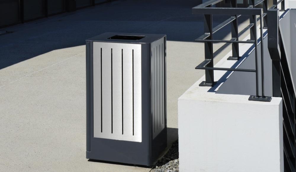 Fusion litter bin with low lid