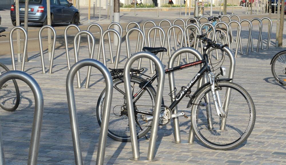 Appuis-vélos Oméga bas inox sur platine